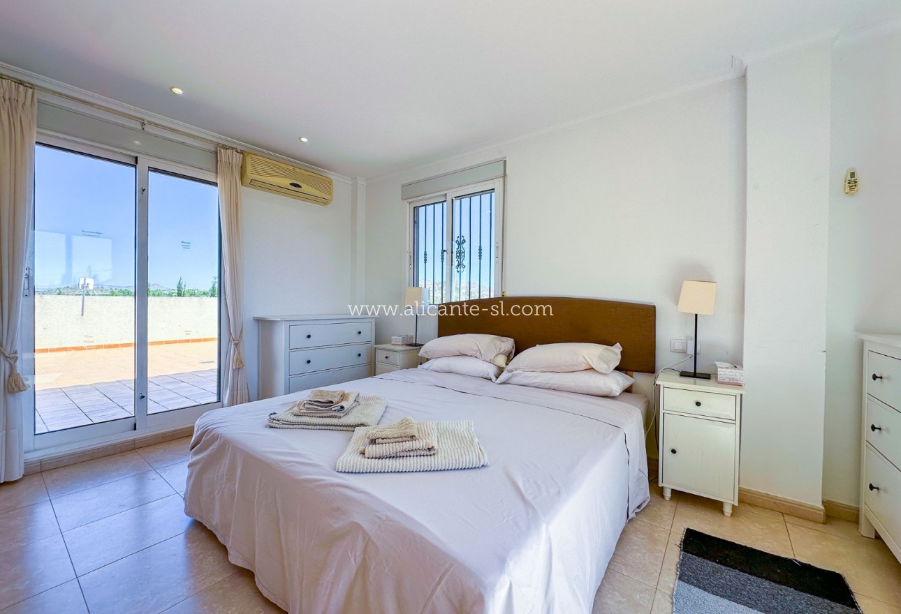 Sale - Villa  - Hondón de las Nieves