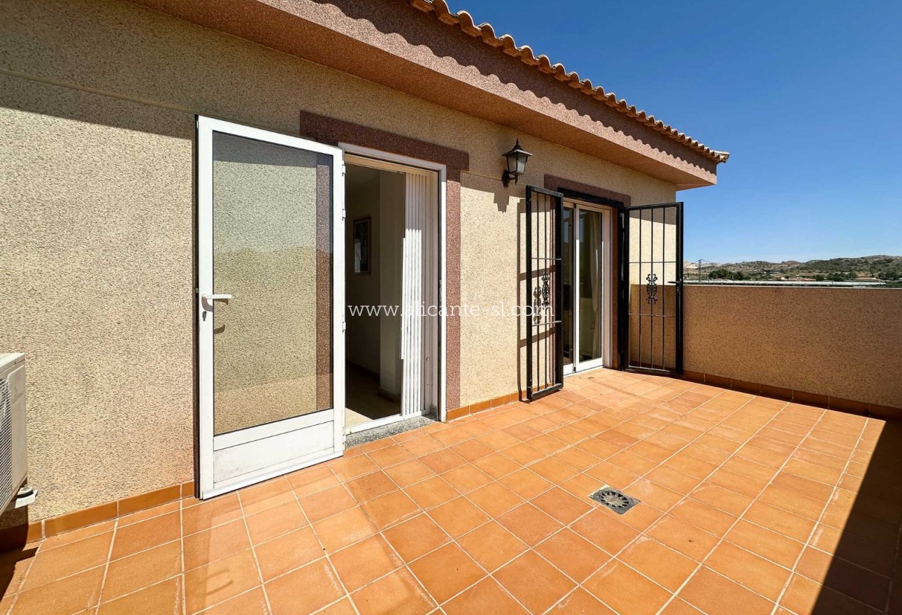 Sale - Villa  - Hondón de las Nieves