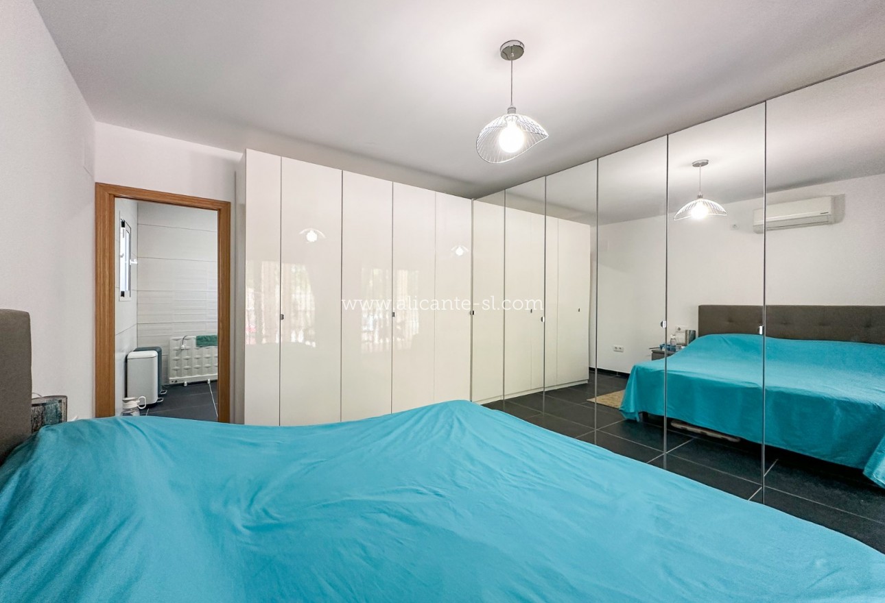 Sale - Villa  - Hondón de las Nieves