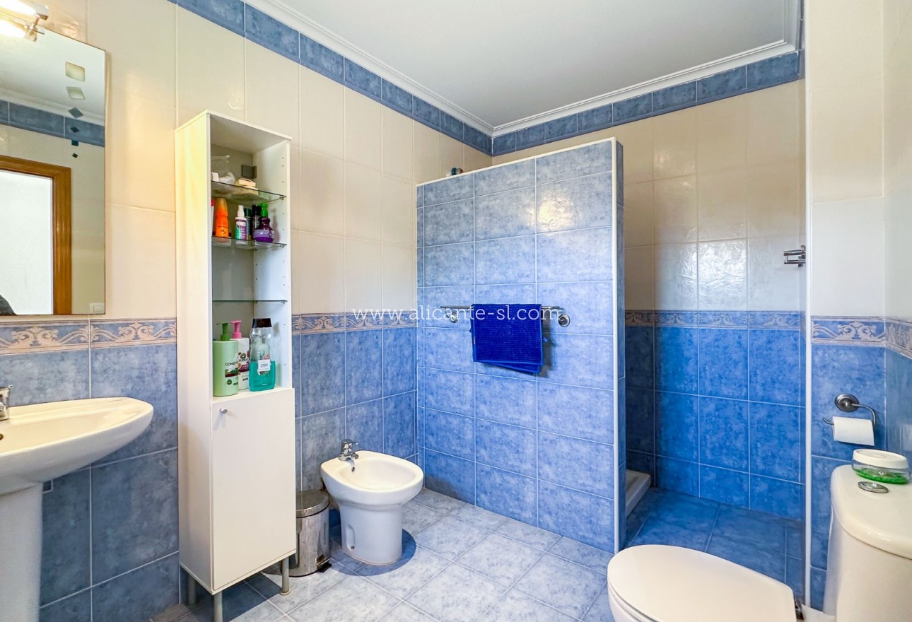 Sale - Villa  - Hondón de las Nieves