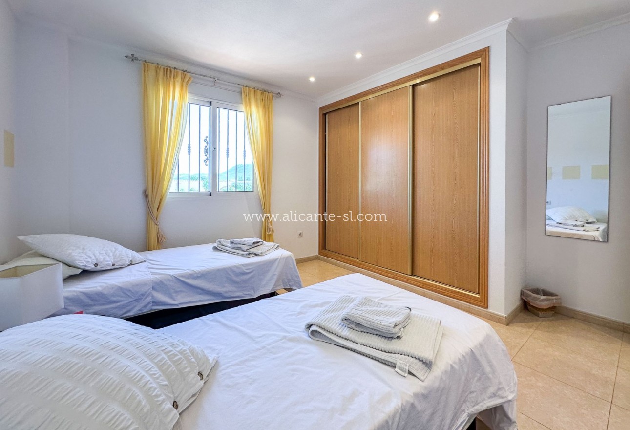 Sale - Villa  - Hondón de las Nieves