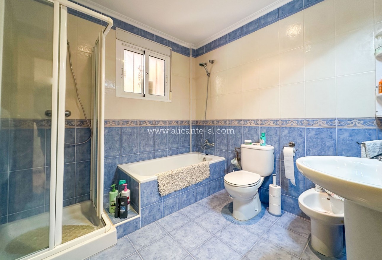 Sale - Villa  - Hondón de las Nieves