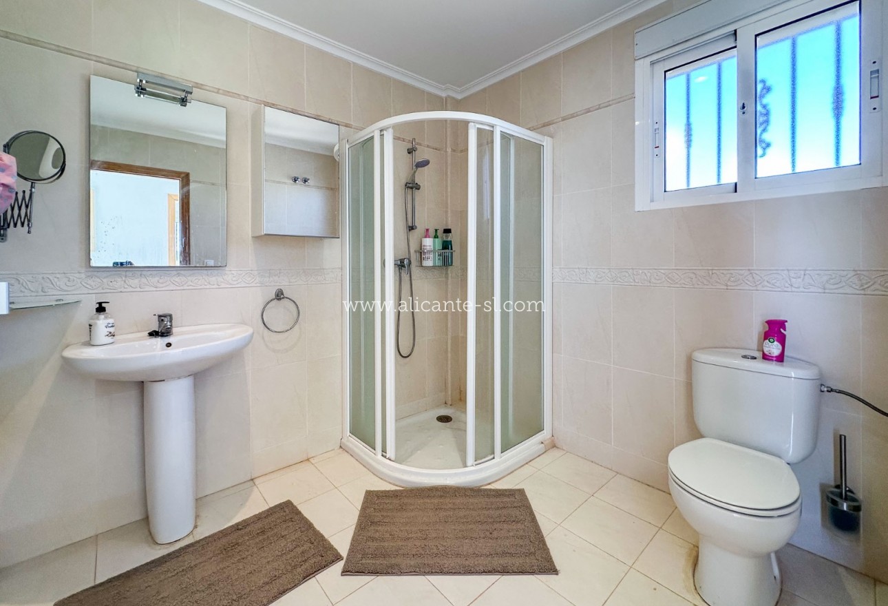 Sale - Villa  - Hondón de las Nieves