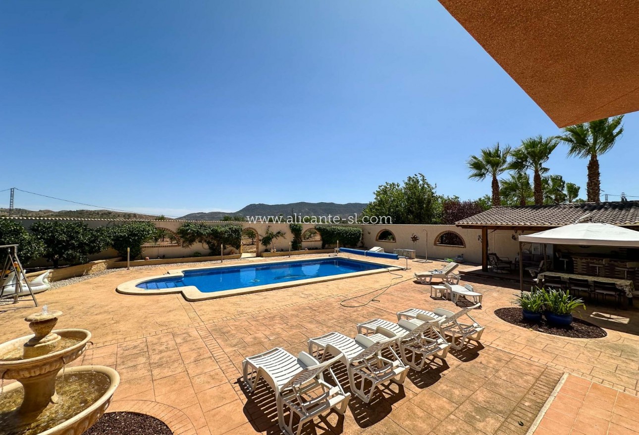 Sale - Villa  - Hondón de las Nieves
