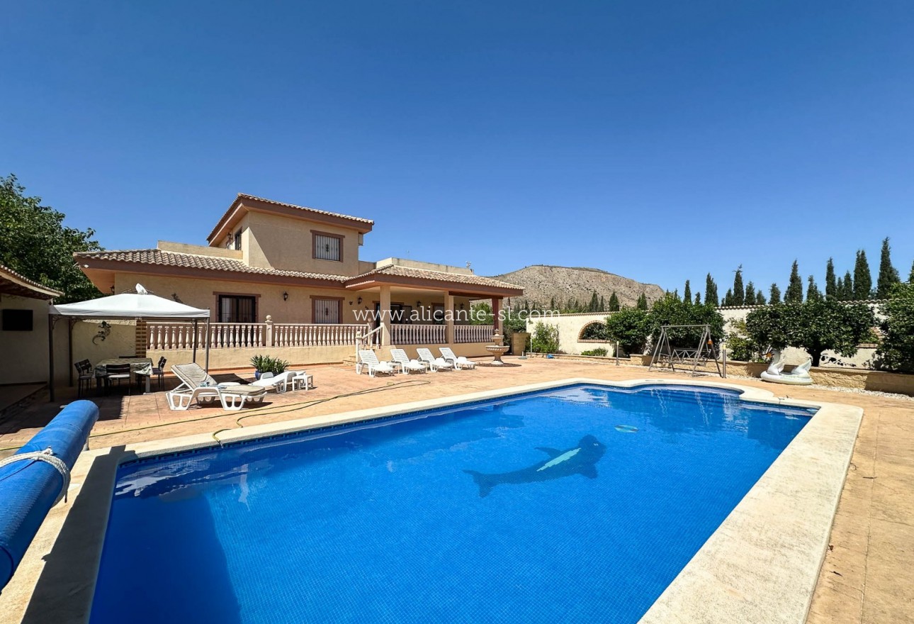 Sale - Villa  - Hondón de las Nieves