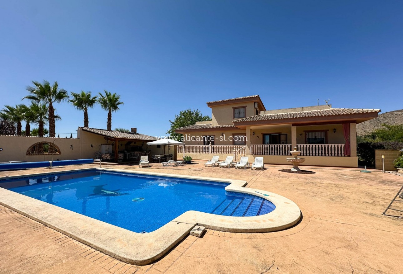 Sale - Villa  - Hondón de las Nieves