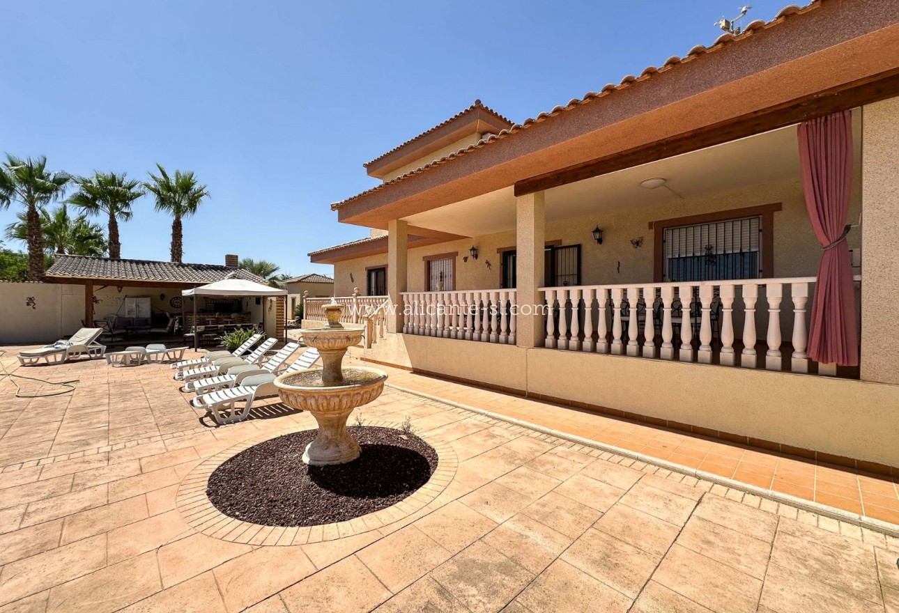 Sale - Villa  - Hondón de las Nieves