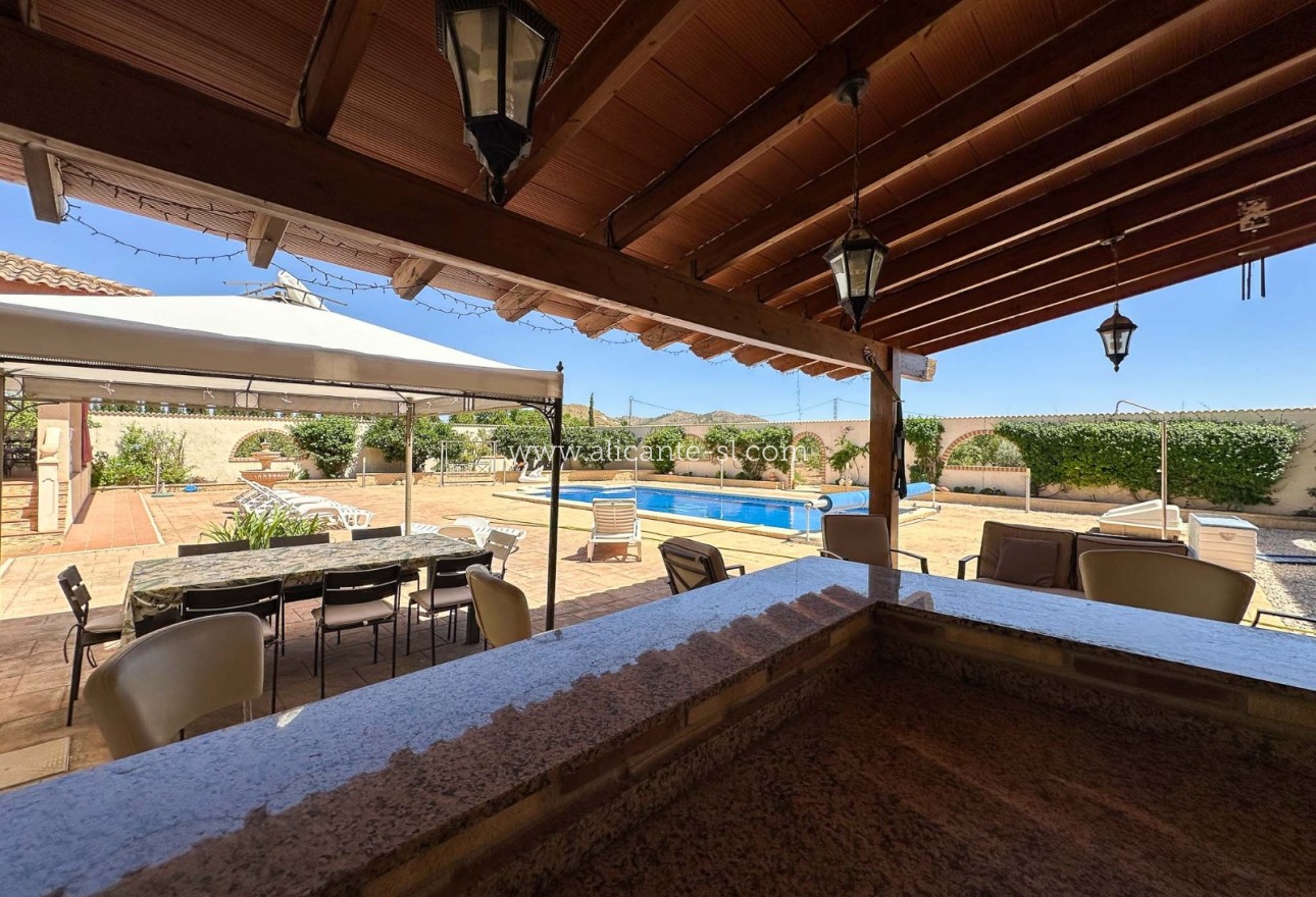 Sale - Villa  - Hondón de las Nieves