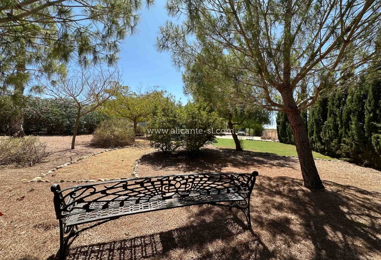 Sale - Villa  - Hondón de las Nieves