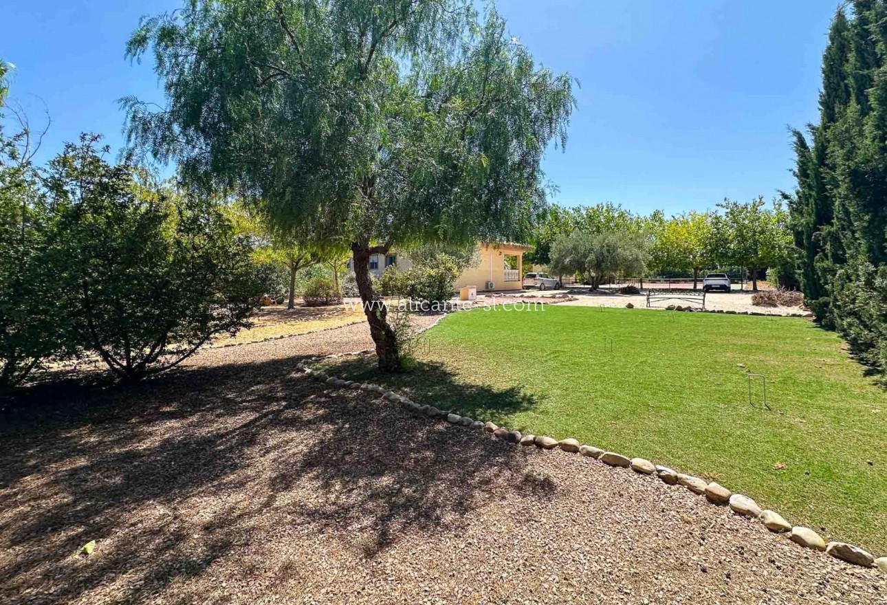 Sale - Villa  - Hondón de las Nieves