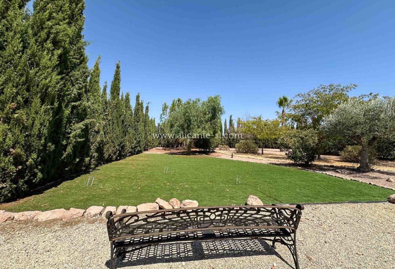 Sale - Villa  - Hondón de las Nieves