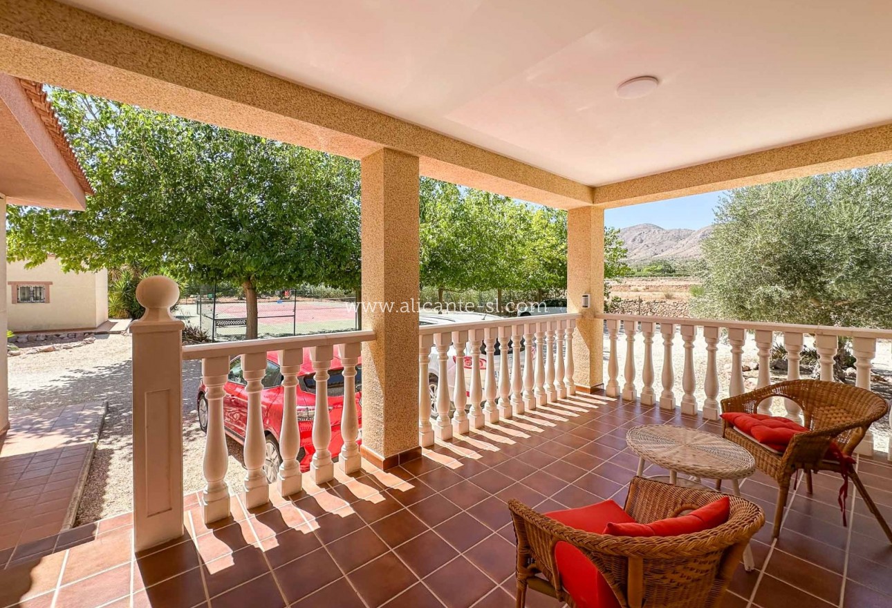 Sale - Villa  - Hondón de las Nieves