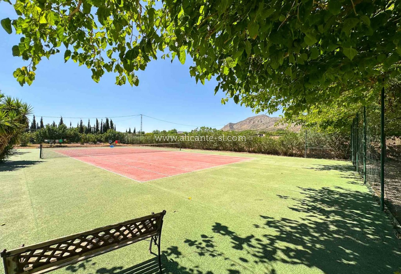 Sale - Villa  - Hondón de las Nieves