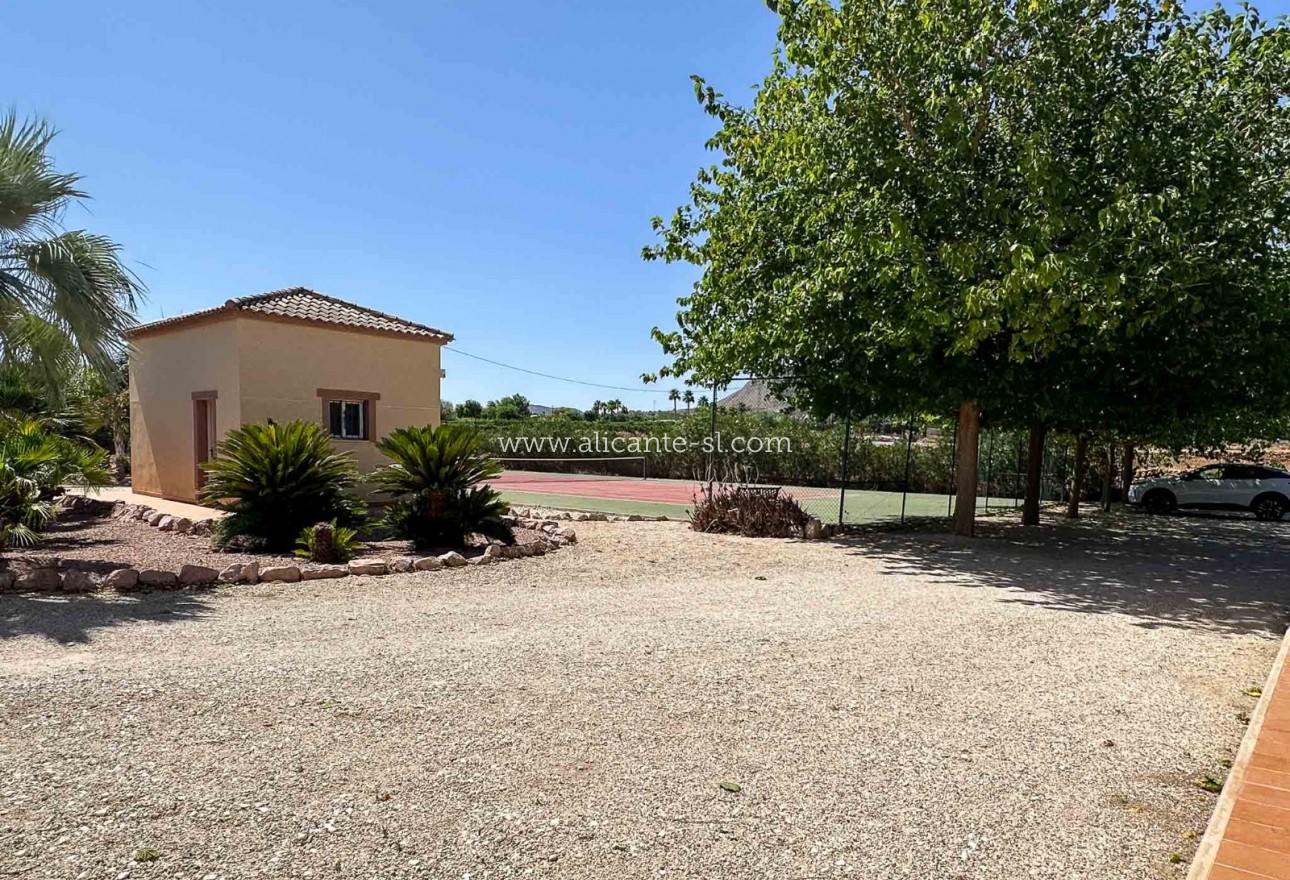 Sale - Villa  - Hondón de las Nieves