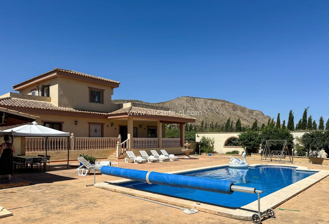 Sale - Villa  - Hondón de las Nieves