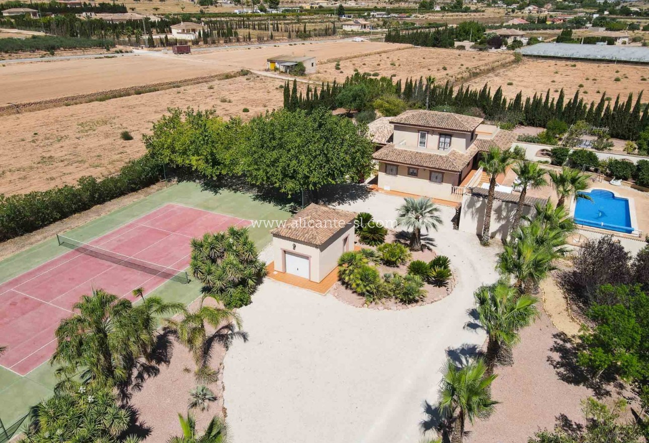 Sale - Villa  - Hondón de las Nieves