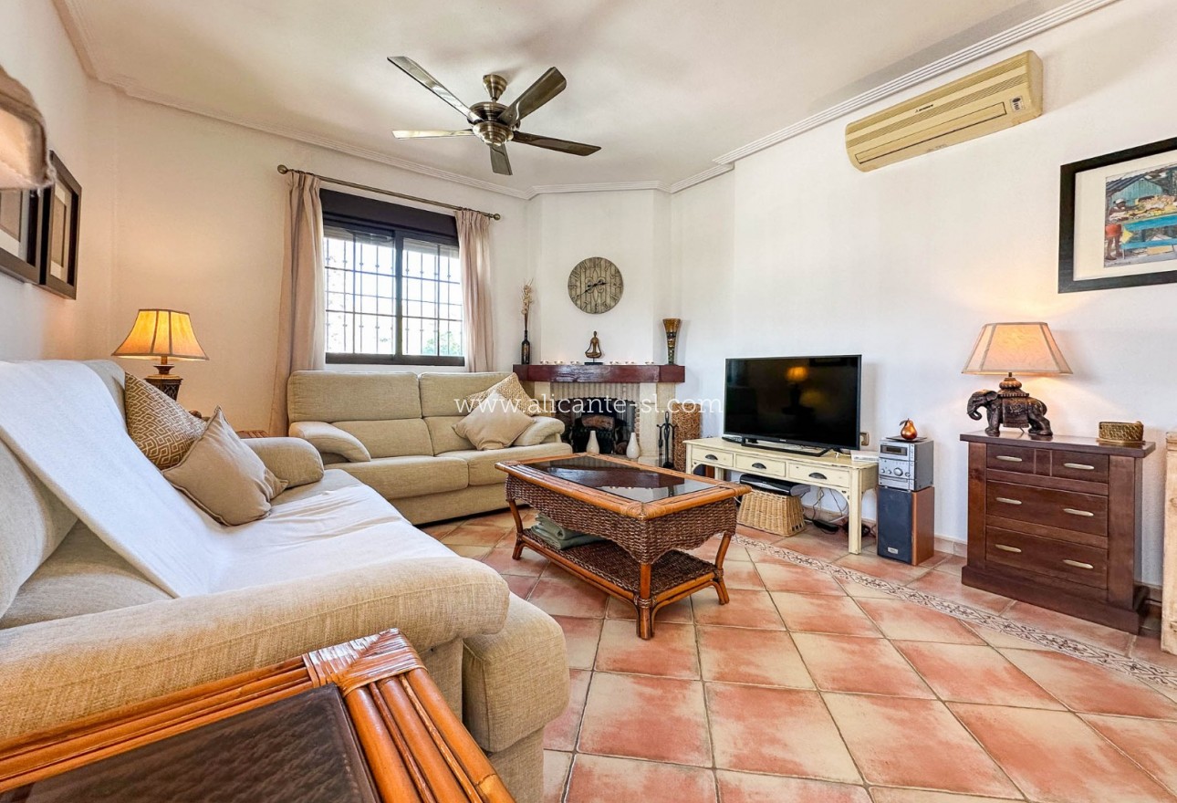 Sale - Villa  - Hondón de las Nieves