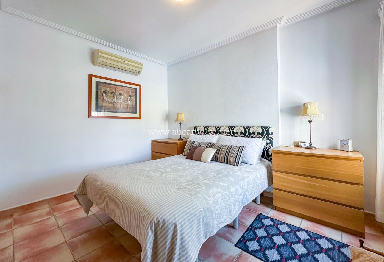 Sale - Villa  - Hondón de las Nieves