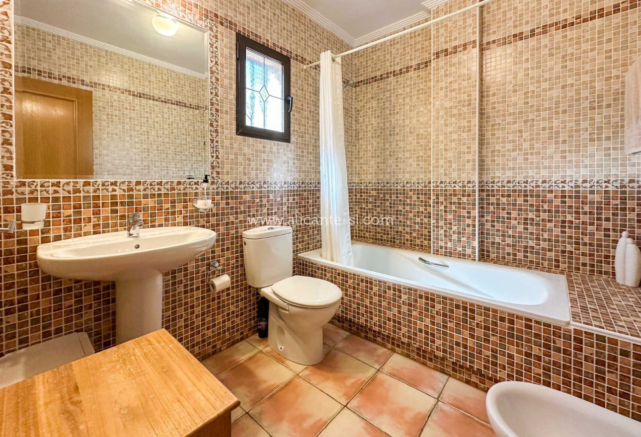 Sale - Villa  - Hondón de las Nieves