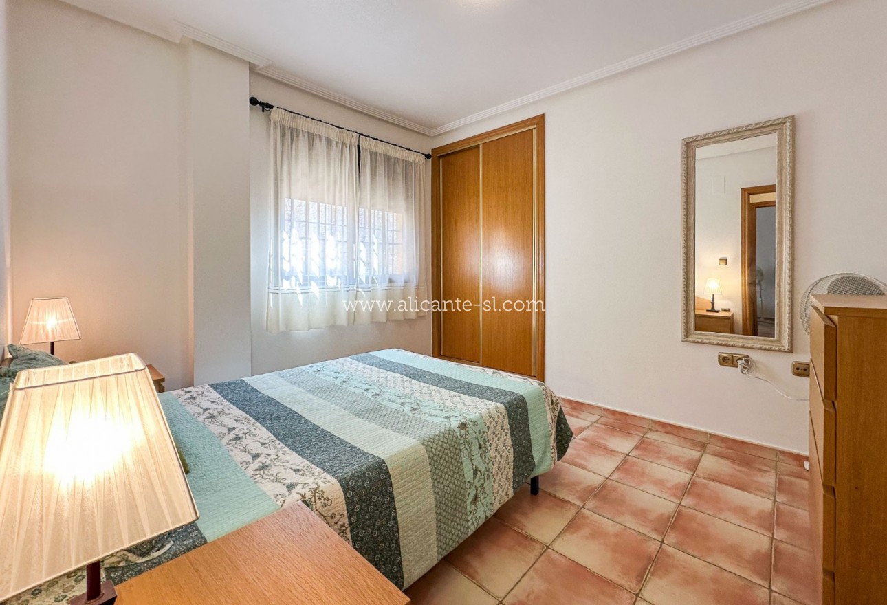 Sale - Villa  - Hondón de las Nieves