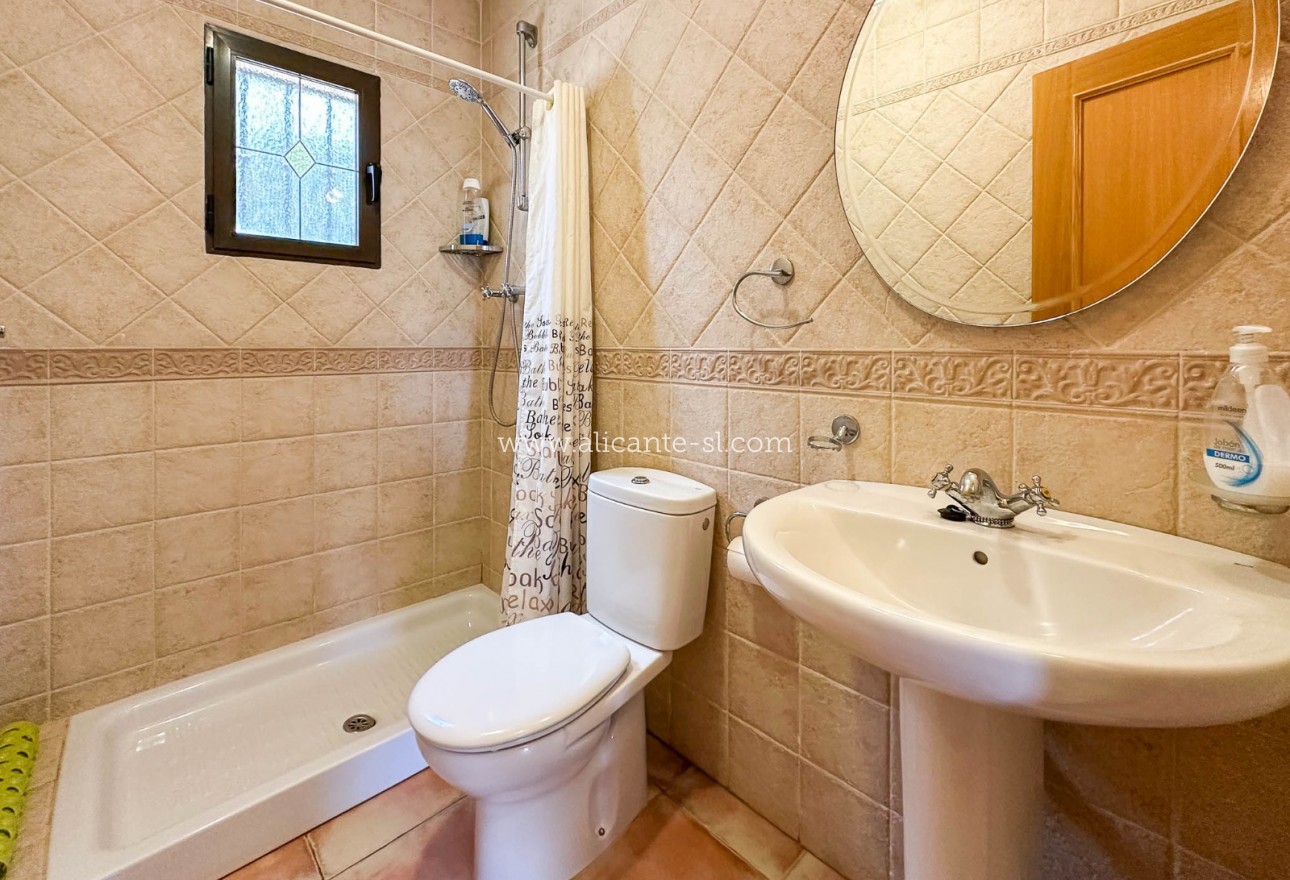 Sale - Villa  - Hondón de las Nieves