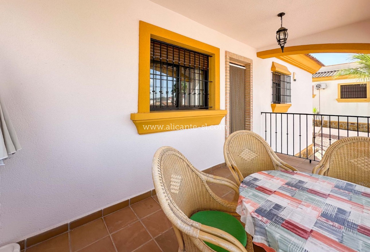 Sale - Villa  - Hondón de las Nieves