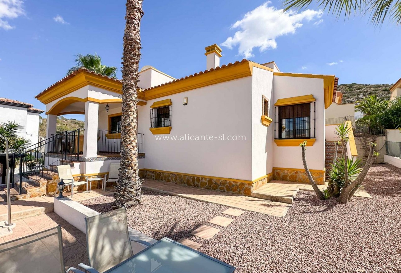 Sale - Villa  - Hondón de las Nieves