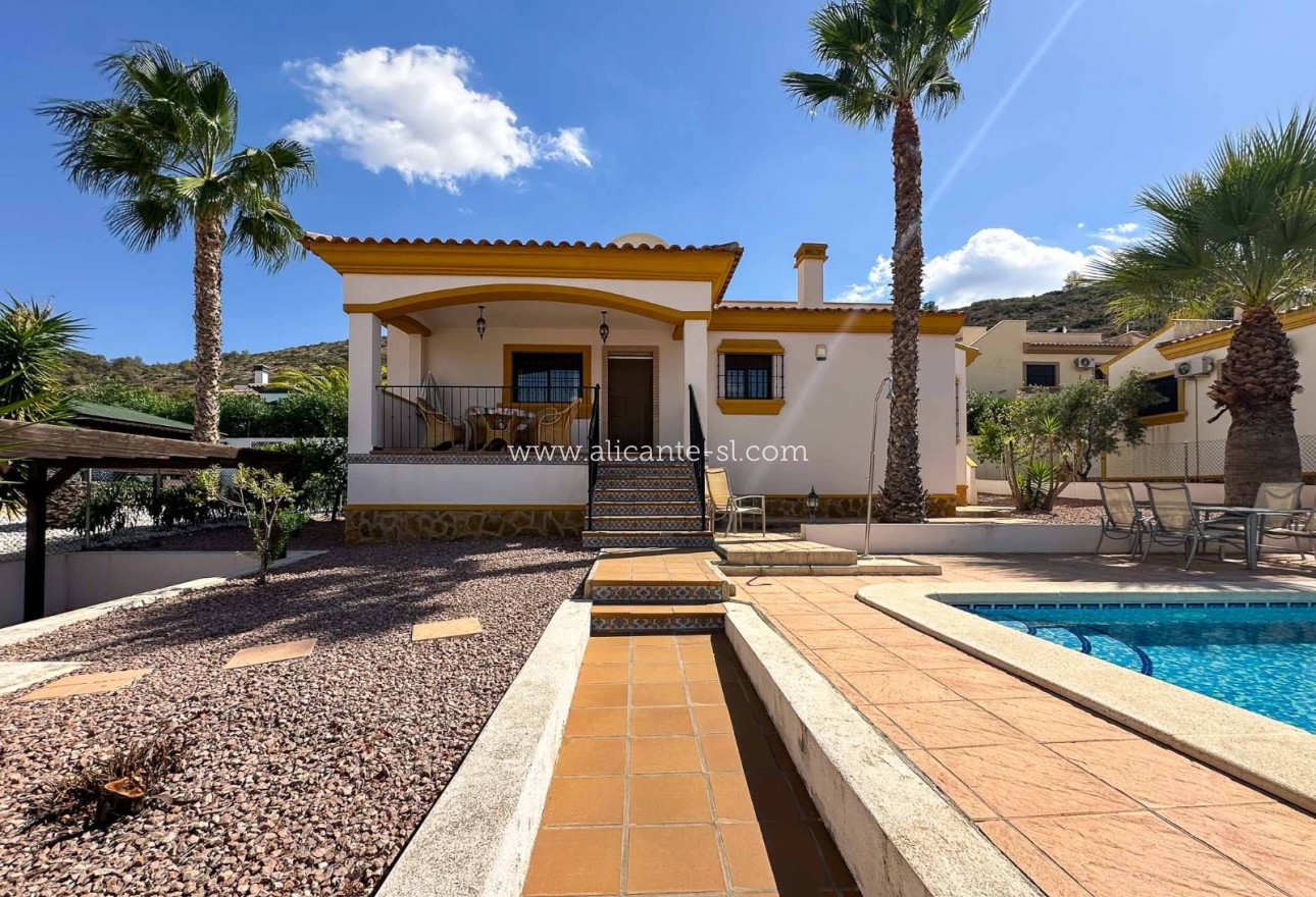 Sale - Villa  - Hondón de las Nieves