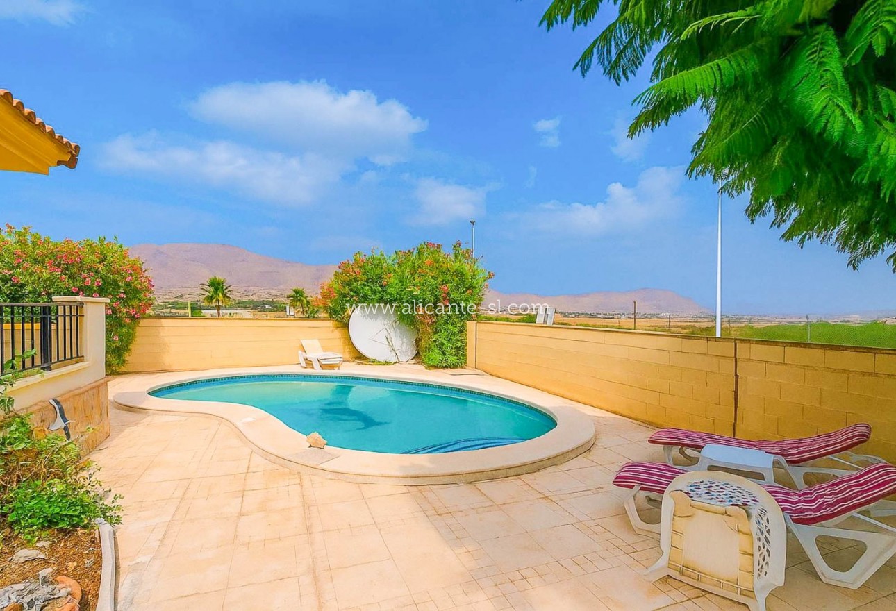 Sale - Villa  - Hondón de las Nieves