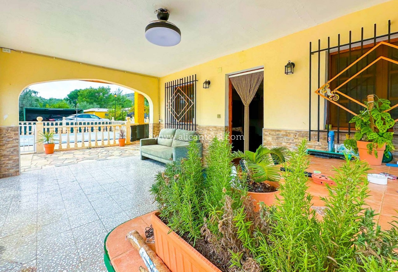 Sale - Villa  - Hondón de las Nieves