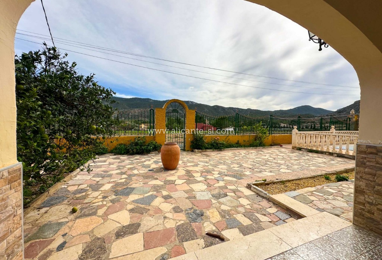 Sale - Villa  - Hondón de las Nieves