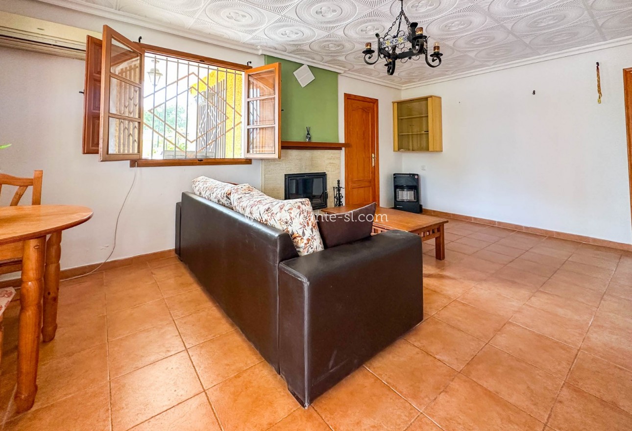 Sale - Villa  - Hondón de las Nieves