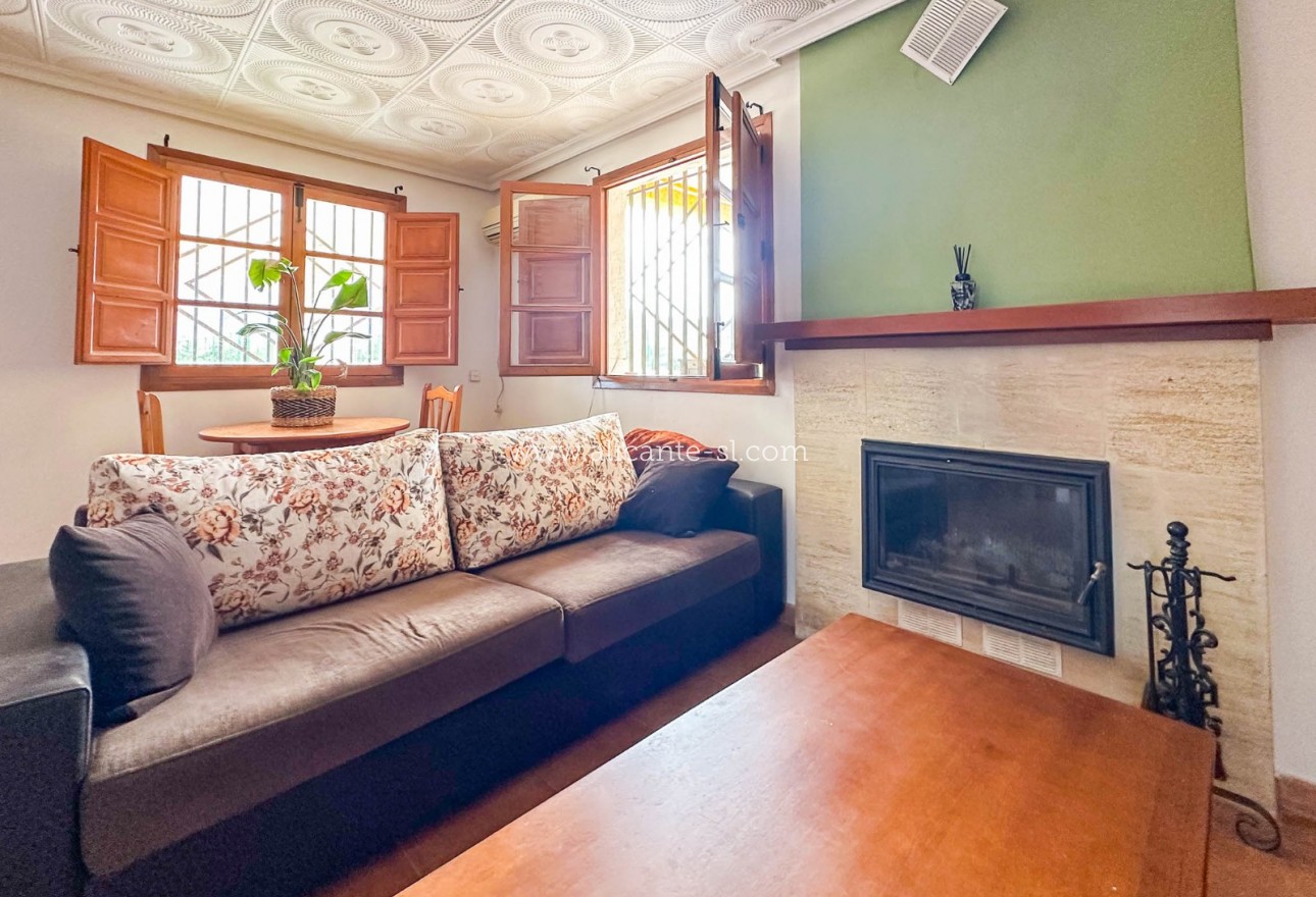 Sale - Villa  - Hondón de las Nieves