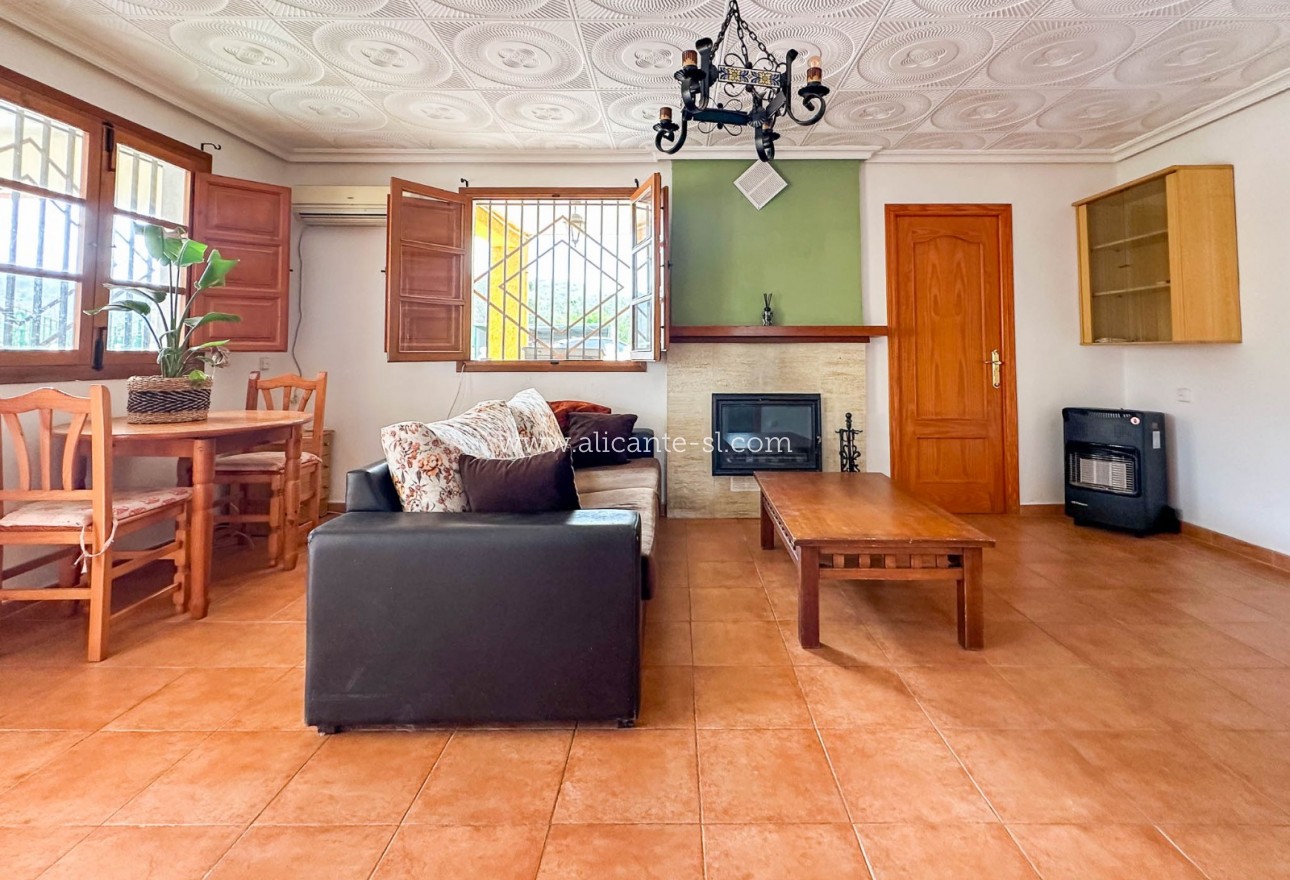 Sale - Villa  - Hondón de las Nieves