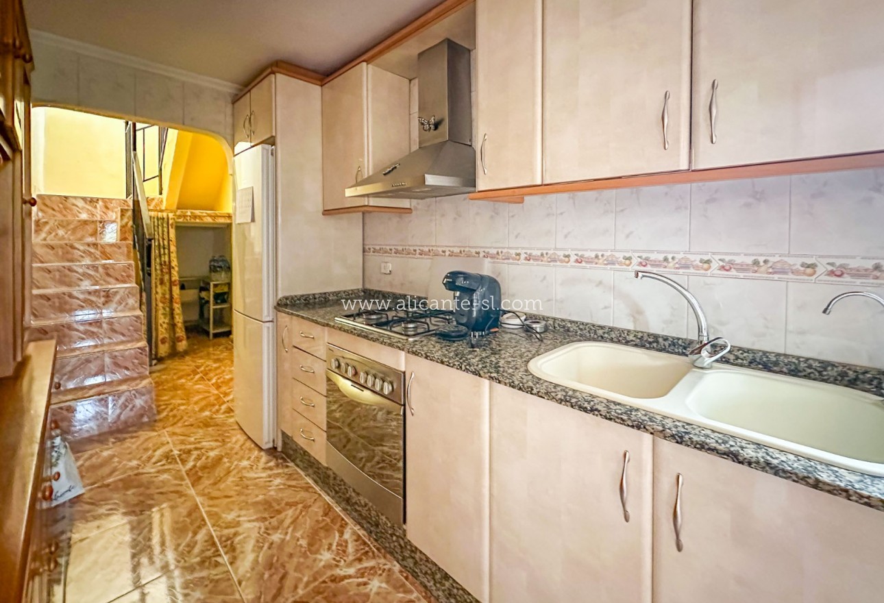 Sale - Villa  - Hondón de las Nieves