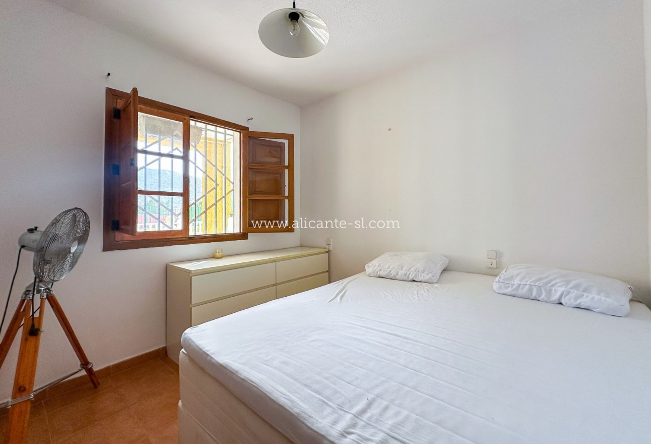 Sale - Villa  - Hondón de las Nieves