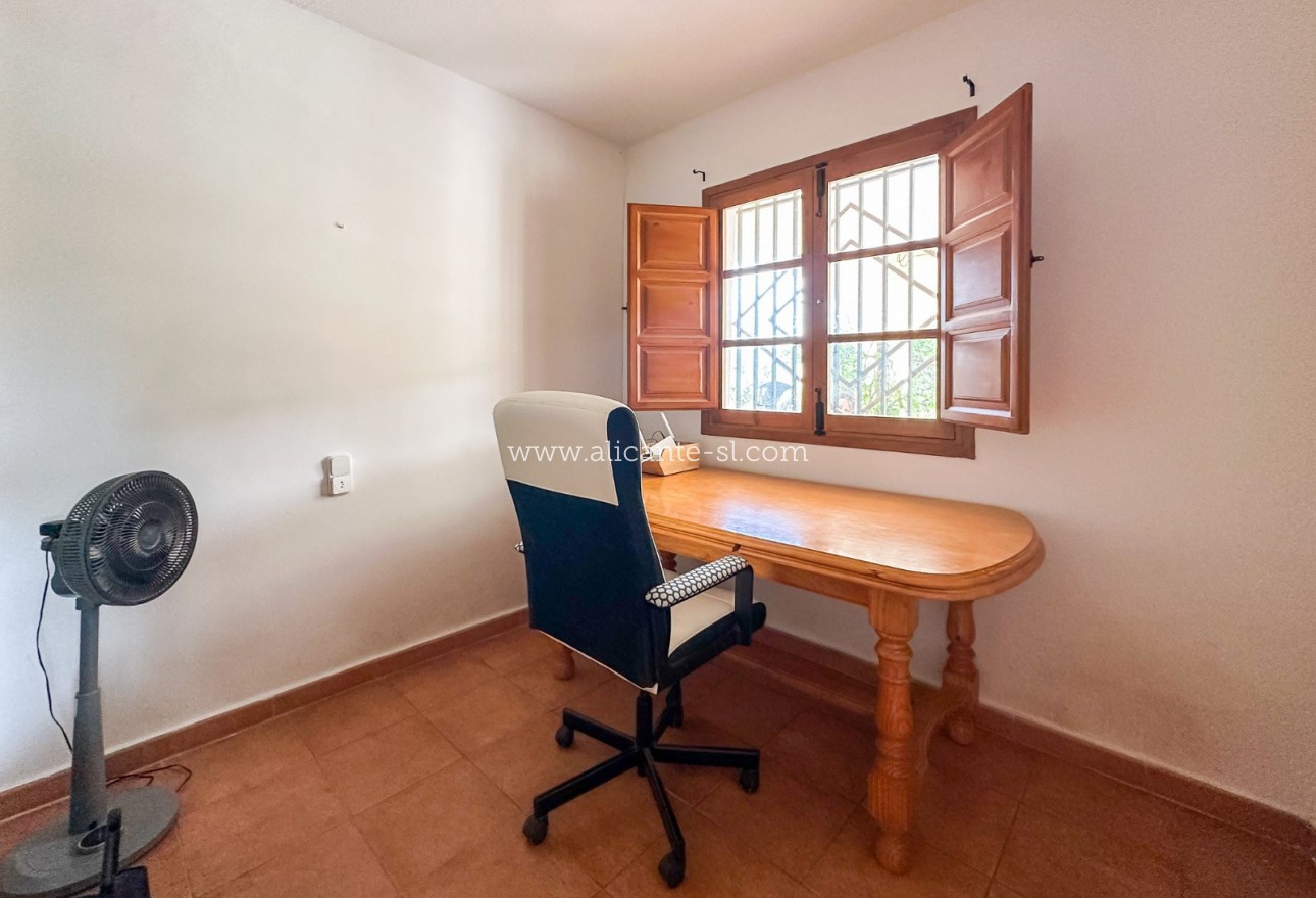 Sale - Villa  - Hondón de las Nieves