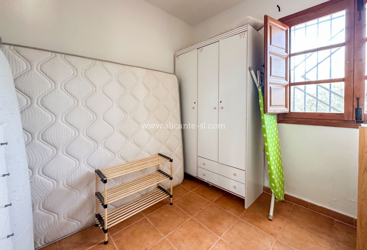 Sale - Villa  - Hondón de las Nieves