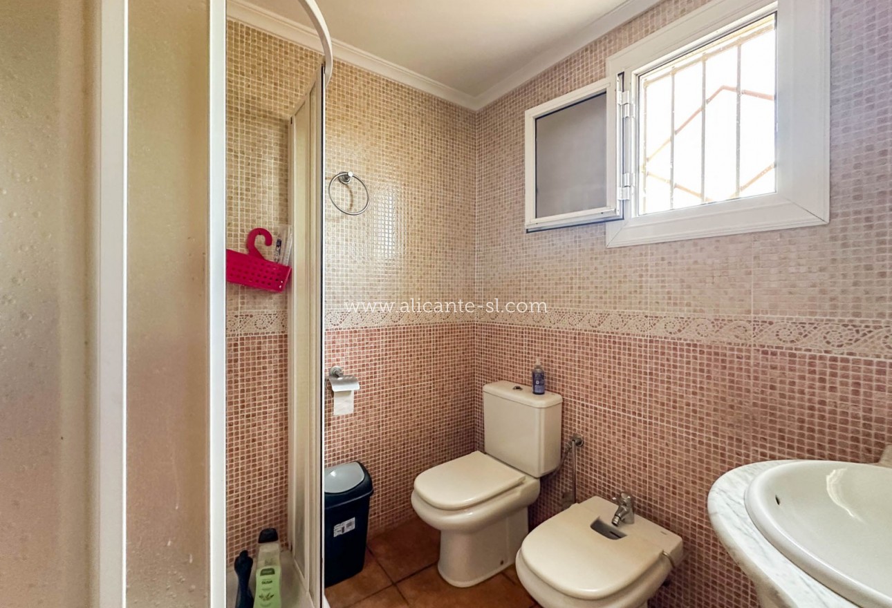 Sale - Villa  - Hondón de las Nieves