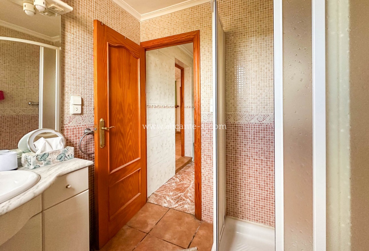 Sale - Villa  - Hondón de las Nieves