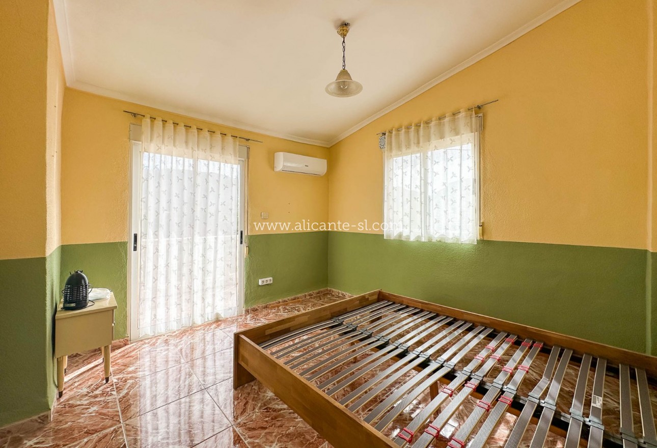 Sale - Villa  - Hondón de las Nieves