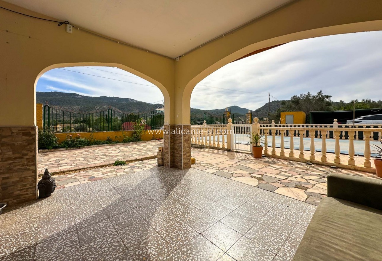 Sale - Villa  - Hondón de las Nieves