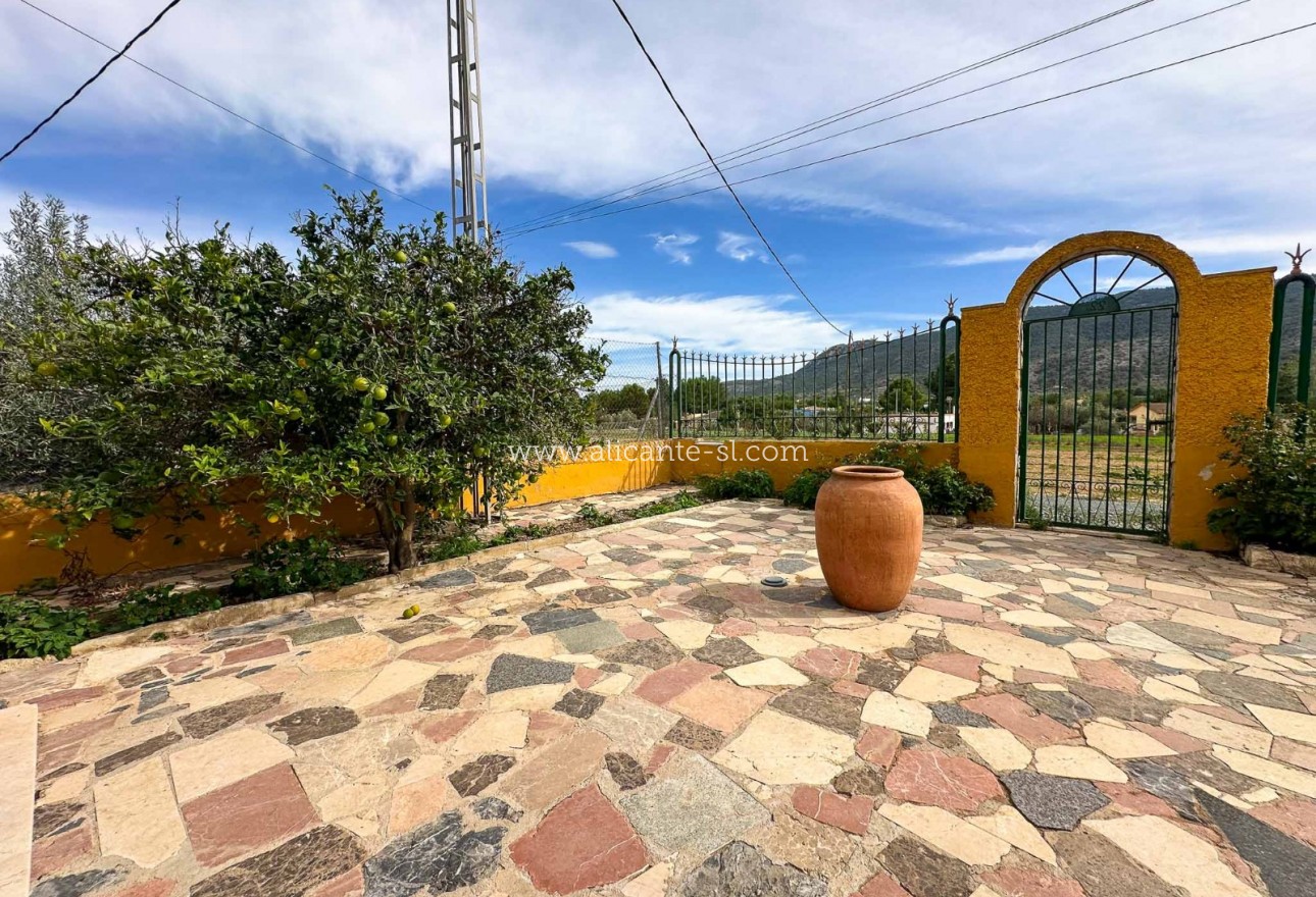 Sale - Villa  - Hondón de las Nieves