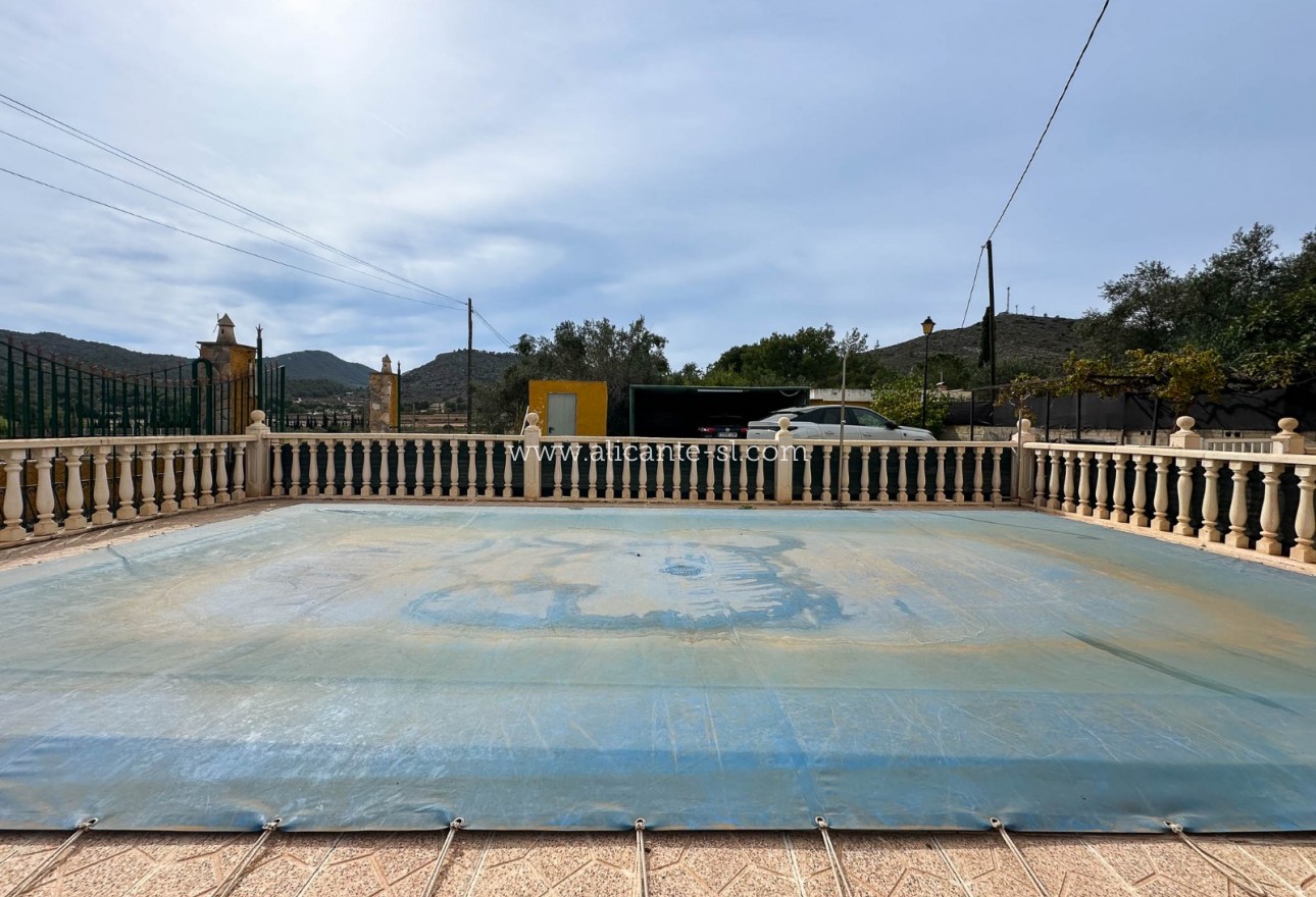 Sale - Villa  - Hondón de las Nieves