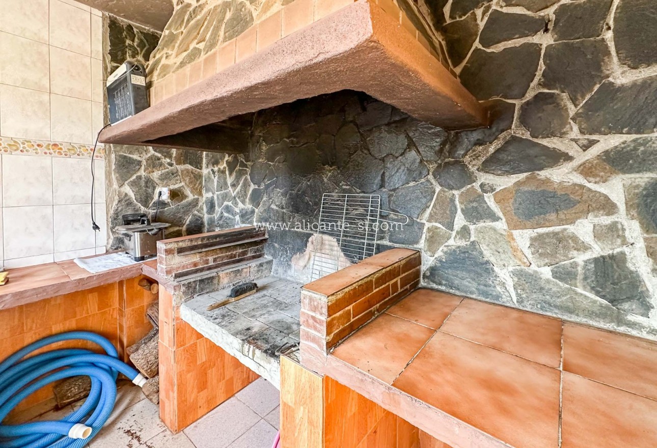 Sale - Villa  - Hondón de las Nieves