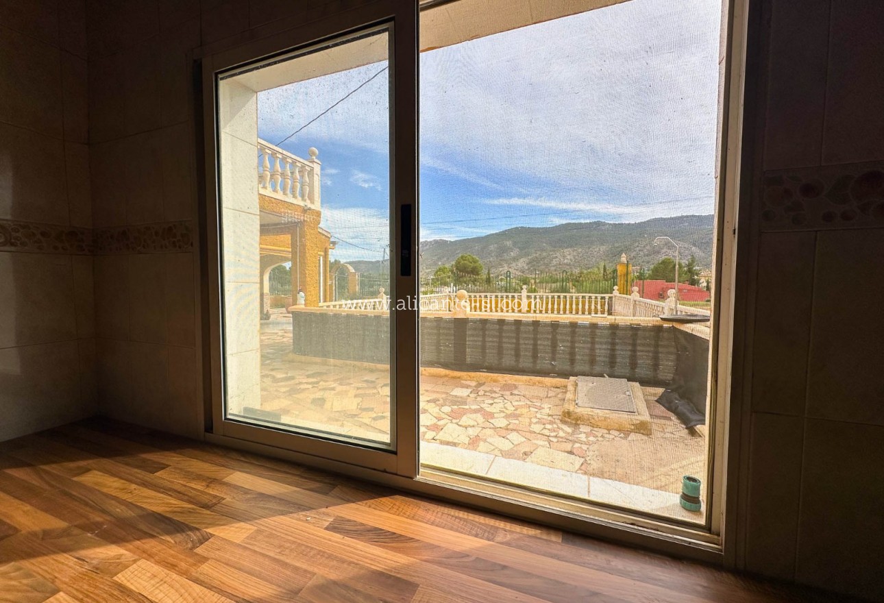 Sale - Villa  - Hondón de las Nieves