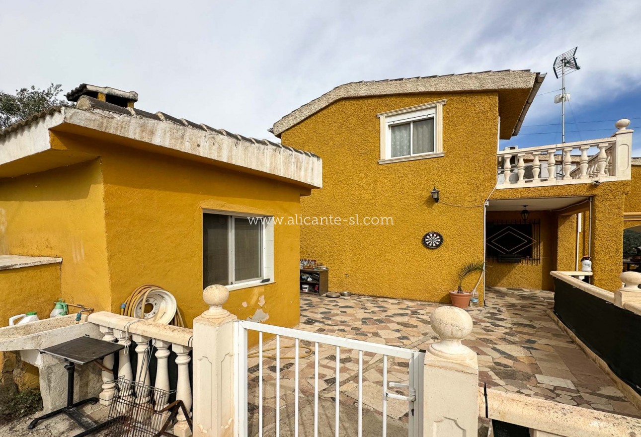 Sale - Villa  - Hondón de las Nieves