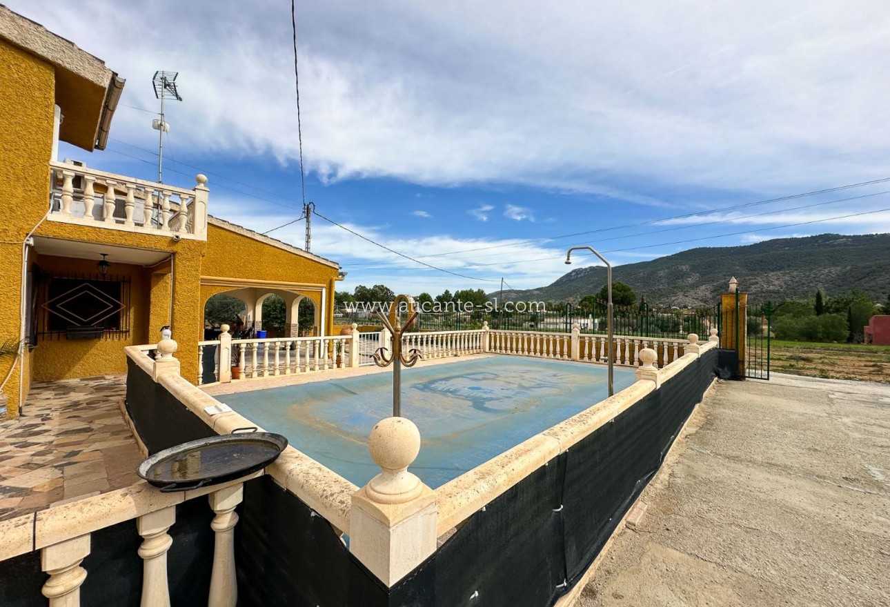 Sale - Villa  - Hondón de las Nieves