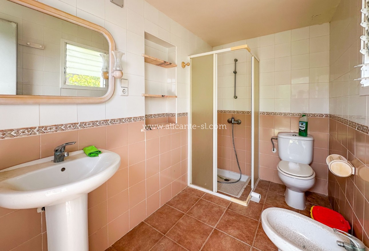 Sale - Villa  - Hondón de las Nieves