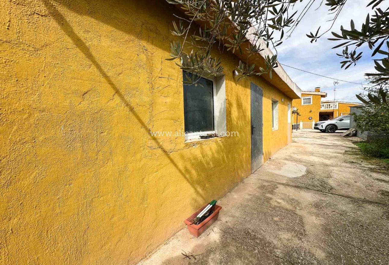 Sale - Villa  - Hondón de las Nieves